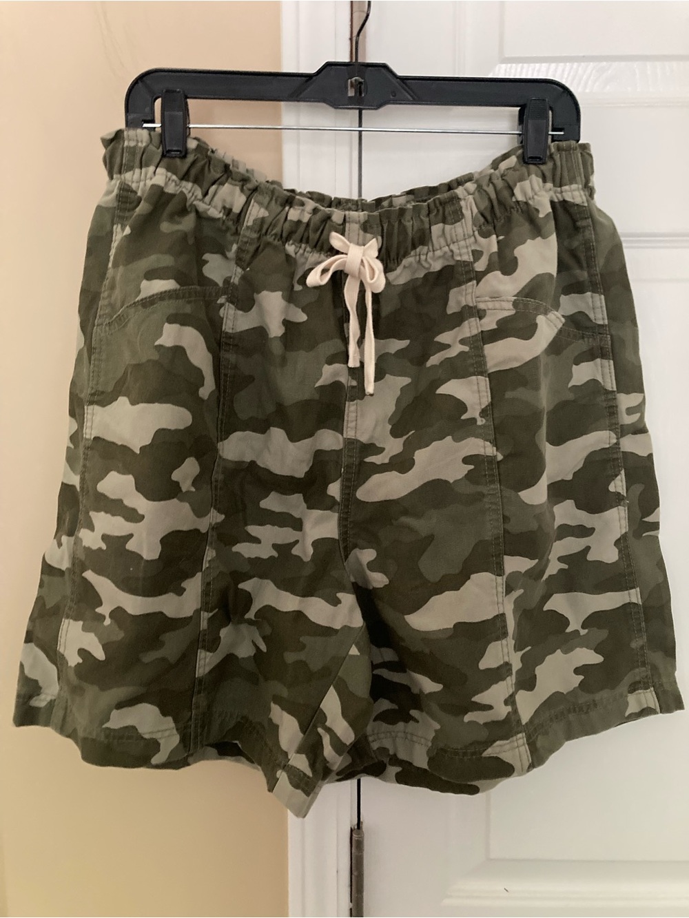 aerie Camo Drawstring Shorts in Olive Green and Beige